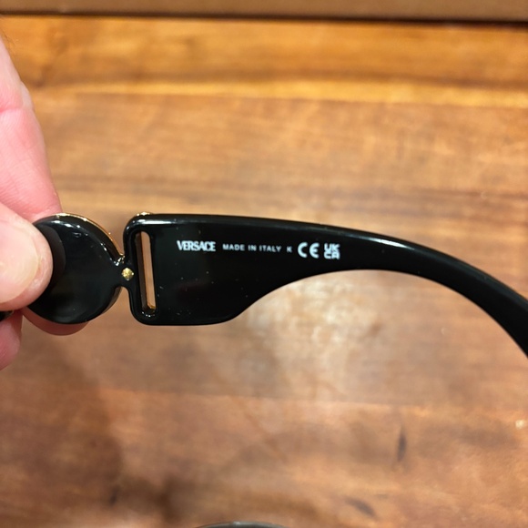 Versace Medusa Biggie Shield sunglasses black with gold Medusa NWT - Picture 10 of 15